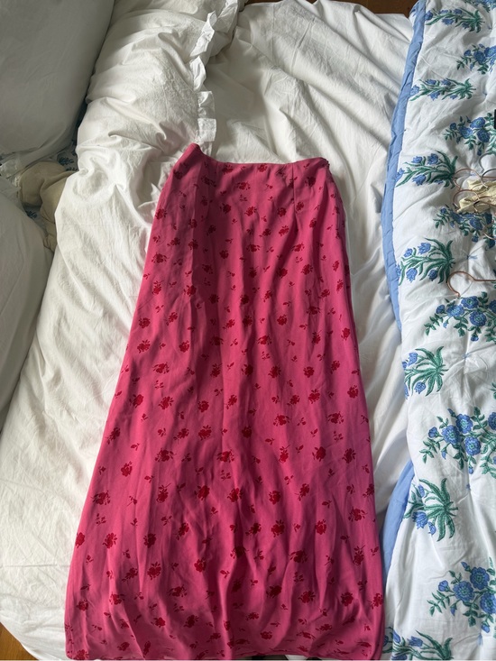 Princess Polly Dresses & Skirts - Princess Polly Fuchsia Maxi Skirt with Red Floral